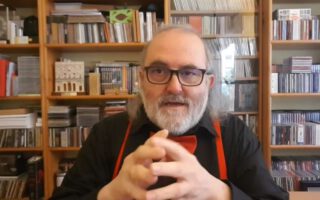 Poemas de Pablo Neruda recitados sobre amistad, sexo y risa